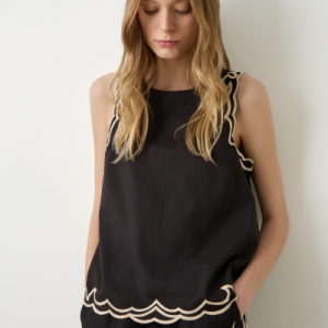 Top negro bordado